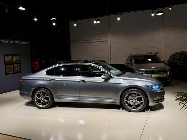 Volkswagen PASSAT 1.4 TSI ACT DSG Panoramadak|Camera|Navi|Media Grijs