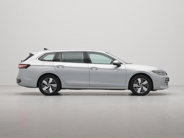 Volkswagen PASSAT Variant 1.5 eTSI 150pk DSG Business Trekhaak Stoel/Stuurverwarming Navigatie Camera Side Assist 142