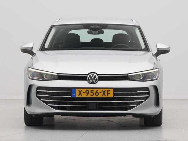 Volkswagen PASSAT Variant 1.5 eTSI 150pk DSG Business Trekhaak Stoel/Stuurverwarming Navigatie Camera Side Assist 142