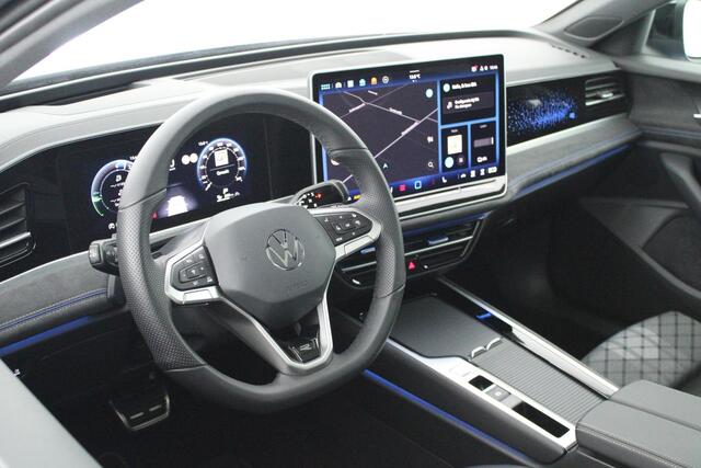 Volkswagen PASSAT Variant 1.5 eHybrid 272pk R-Line Edition Black Style Trekhaak Camera Head-Up Panoramadak Virtual Cockpit Keyless Navigatie