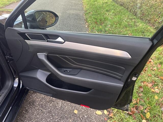 Volkswagen PASSAT 1.5 TSI Elegance dsg Leer/Alcantara