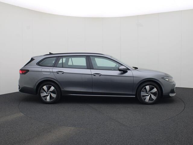 Volkswagen PASSAT Variant 1.5eTSI/150PK DSG · Navigatie · Stoel-& stuurverwarming · Apple/Android Car Play · Garantie tot juni 2026