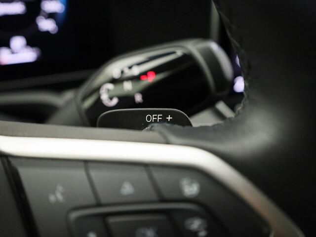 Volkswagen PASSAT Variant 1.5eTSI/150PK DSG · Navigatie · Stoel-& stuurverwarming · Apple/Android Car Play · Garantie tot juni 2026