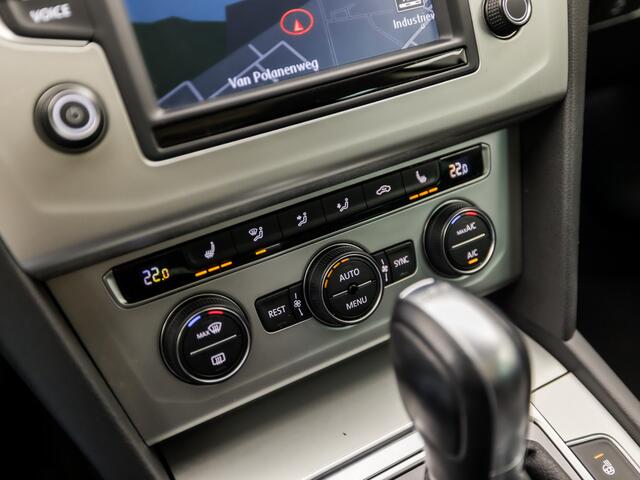 Volkswagen PASSAT 1.4 TSI ACT Sport 150Pk Automaat (PANORAMADAK, APPLE CARPLAY, NAVIGATIE, CAMERA, STOELVERWARMING ACHTER, ADAPTIVE CRUISE, GETINT GLAS, TREKHAAK, LED KOPLAMPEN, NIEUWSTAAT)