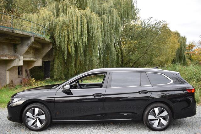 Volkswagen PASSAT Variant 1.5 eTSI 150PK DSG BUSINESS 360-CAMERA/ALCANTARA/TREKHAAK