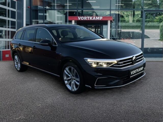 Volkswagen PASSAT 1.4 TSI DSG GTE CAMERA/ACC/TREKHAAK/NAVI/CARPLAY/ELEK.ACHTERKLEP/STOELVERW.