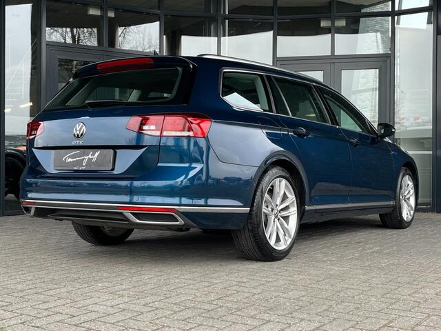 Volkswagen PASSAT 1.4 TSI PHEV GTE - PANO - HEAD UP - CAMERA