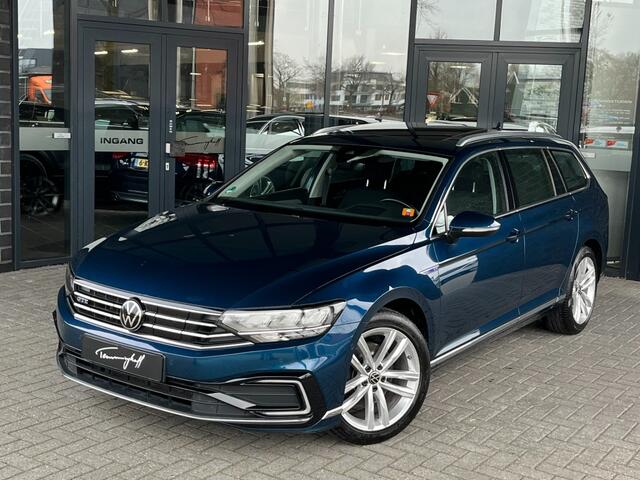 Volkswagen PASSAT 1.4 TSI PHEV GTE - PANO - HEAD UP - CAMERA