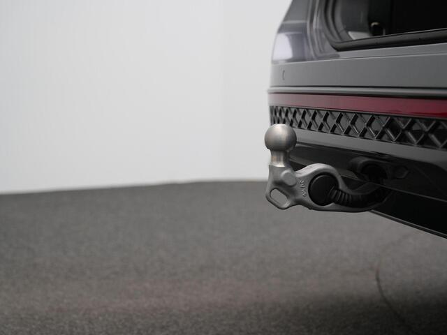 Volkswagen PASSAT Variant 1.5 eHybrid 272 pk DSG R-Line Edition | Panoramadak | Trekhaak | Adaptief onderstel | Head-up display | Rondomzicht camera | Harman/Kardon | IQ Light