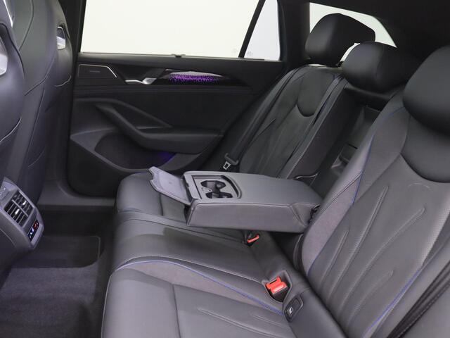 Volkswagen PASSAT Variant 1.5 eHybrid R-Line Edition 272PK DSG SOH 100%, Black Style, Pano-Schuifdak, Trekhaak, Lederen Bekleding, Memorystoel, 360gr. Camera, Stoel-Stuurverwarming, 18" LM Velgen