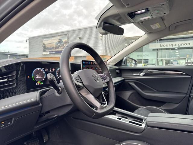 Volkswagen PASSAT Variant 1.5 eHybrid Business | Trekhaak | ACC | HUD | Stoelverwarming |