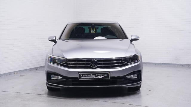 Volkswagen PASSAT 1.5 TSI R-Line Business + Rijklaar! Navi Stoel- en voorruitverwarming Led matrix Apple Carplay Camera 1e Eig. NAP