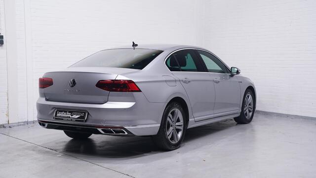 Volkswagen PASSAT 1.5 TSI R-Line Business + Rijklaar! Navi Stoel- en voorruitverwarming Led matrix Apple Carplay Camera 1e Eig. NAP