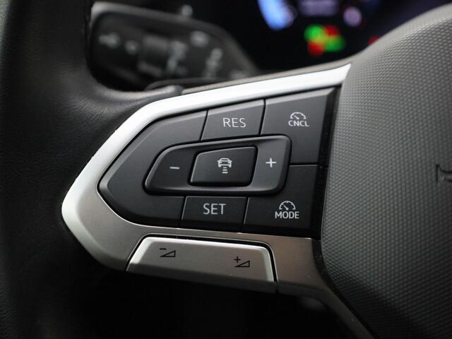 Volkswagen PASSAT Variant 1.5 eTSI/150PK Business Navigatie · Achteruitrijcamera · Trekhaak · Garantie t/m 22-05-2028 of 100000km.