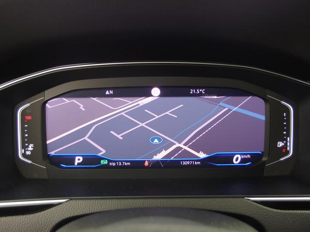 Volkswagen PASSAT Variant 1.5 TSI Elegance Business R FACELIFT / R-LINE / AUTOMAAT / GR NAVI / TREKHAAK / STOELVERW / CAMERA / FULL LED / NL-AUTO