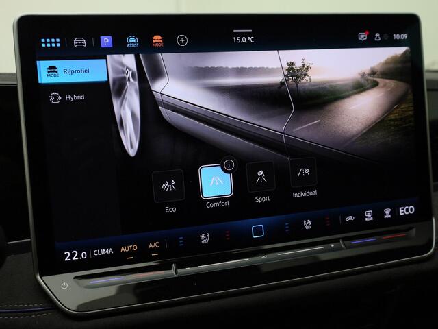 Volkswagen PASSAT Variant 1.5eHybrid 200kW/272PK R-Line DSG · Panoramadak · Leder · 360°Camera · Trekhaak · Garantie t/m 16-03-2030 of 100000km.