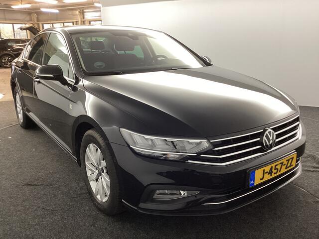 Volkswagen PASSAT 1.5 TSI Comfort Business | Dodehoek | ACC | Winterpack | Keyless |* 27 t/m 31 dec eindejaarsshow!!