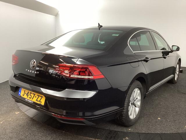 Volkswagen PASSAT 1.5 TSI Comfort Business | Dodehoek | ACC | Winterpack | Keyless |* 27 t/m 31 dec eindejaarsshow!!