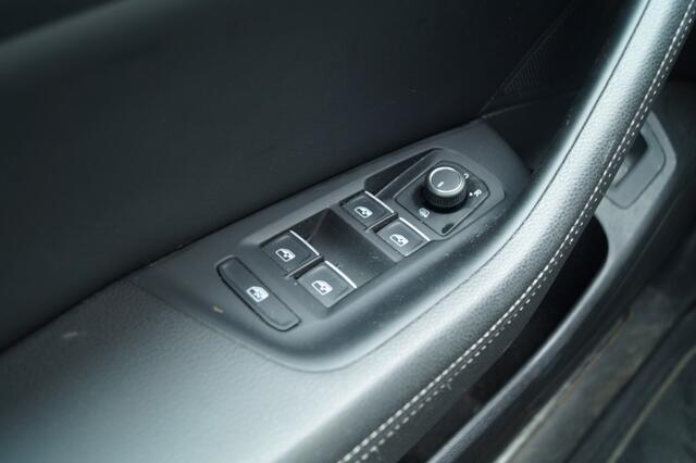 Volkswagen PASSAT Variant 1.4 TSI DSG Highline Business R-line -NAVI-DIGI-XENON-