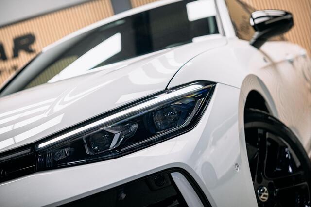 Volkswagen PASSAT R-Line Diesel | Trekhaak | Pano | Head-up | Stoelmassage |