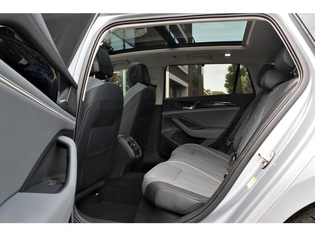 Volkswagen PASSAT Variant 1.5 eHybrid Elegance Business Trekhaak, Panoramadak, Ach