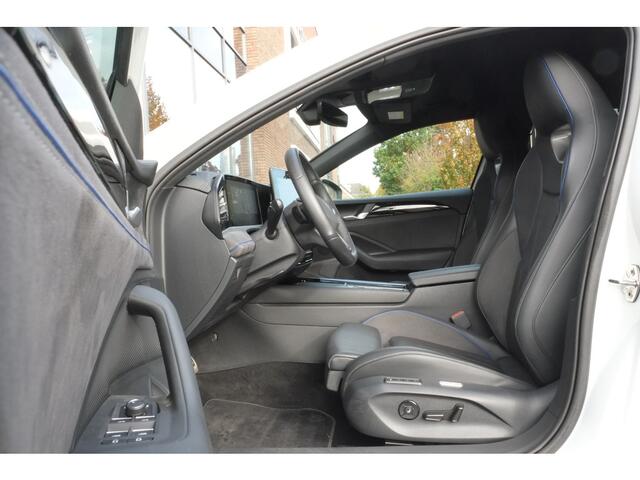 Volkswagen PASSAT Variant 1.5 eHybrid 272pk R-Line Edition Trekhaak, 360° Camera,