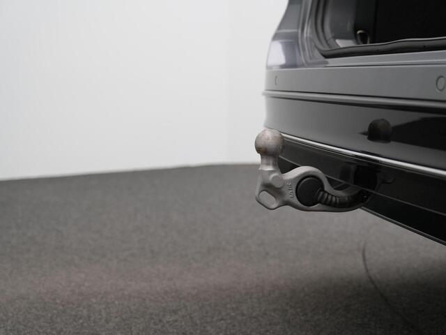 Volkswagen PASSAT Variant 1.5 eHybrid 272 pk Elegance Business | Trekhaak | Leder | Geheugen-/massagestoelen | Head-up display | Stoelventilatie | IQ Light