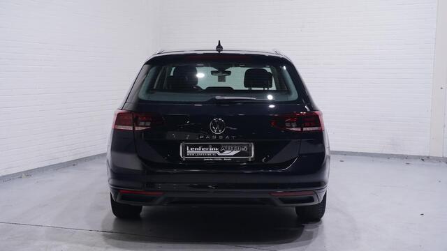 Volkswagen PASSAT Variant 1.5 TSI Business Wegklapbare trekhaak Navi Camera Apple Carplay Voorruitverwarming Virtual cockpit NAP Led koplampen Rijklaar!
