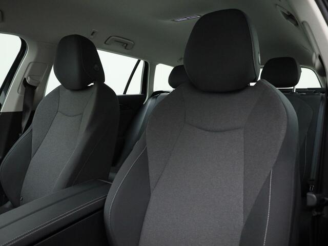 Volkswagen PASSAT Variant 1.5eTSI/150PK DSG · Navigatie · Camera · Stoel- & stuurverwarming · Apple/Android Car Play · Garantie tot mei 2026