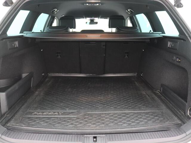 Volkswagen PASSAT Variant 1.4 TSI PHEV GTE Business 218PK DSG SOH 84%, Trekhaak, 18" LM Velgen, Navi Discover Pro, Leder, Memorystoel, Elektr. Achterklep, Achteruitrijcamera, Adaptieve Cruise Controle