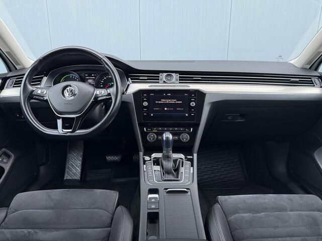 Volkswagen PASSAT Variant 1.4 TSI GTE 218pk PHEV DSG-Automaat Trekhaak/Camera/Apple Carplay.