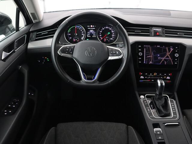 Volkswagen PASSAT 1.4 TSI PHEV GTE | Trekhaak | Stoelverwarming | Camera | Adaptive cruise | Carplay | Matrix LED | Navigatie | Massage | Climate control | Bluetooth | Plug In