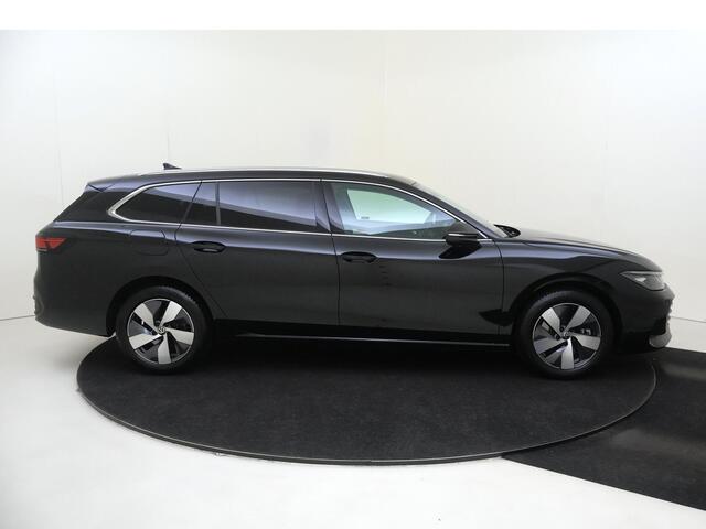 Volkswagen PASSAT Variant 1.5 eHybrid Business | Trekhaak | Achteruitrijcamera | Head-up display | 3-zone airco | Dodehoek detectie | Adaptieve cruise control | Stoel- en stuurwielverwarming |