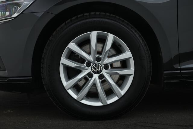 Volkswagen PASSAT Variant 1.5 TSI Elegance Business R Trekhaak, Navigatie, Stoelverwarming!