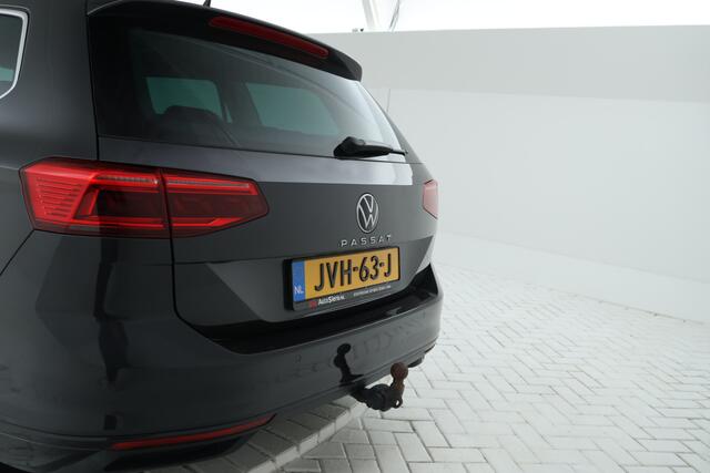Volkswagen PASSAT Variant 1.5 TSI Elegance Business R Trekhaak, Navigatie, Stoelverwarming!