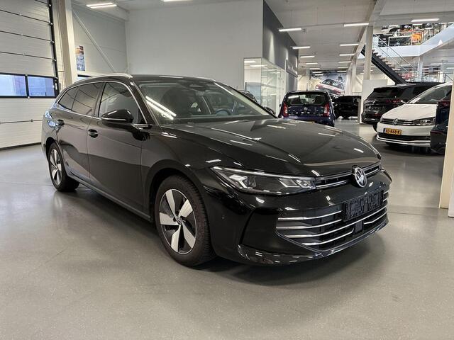 Volkswagen PASSAT Variant 1.5 eHybrid 204pk DSG Business · Camera · Head-Up Display · Side Assist · Elek. Voorstoelen + Massage · Apple/Android Car Play · Stuur- & Stoelverwarming · Garantie t/m 13-05-2027