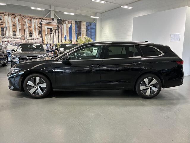 Volkswagen PASSAT Variant 1.5 eHybrid 204pk DSG Business · Camera · Head-Up Display · Side Assist · Elek. Voorstoelen + Massage · Apple/Android Car Play · Stuur- & Stoelverwarming · Garantie t/m 13-05-2027