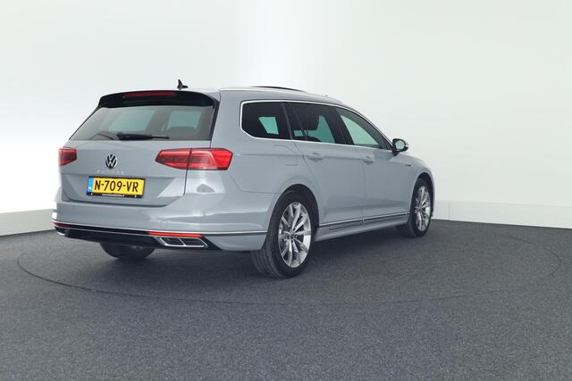 Volkswagen PASSAT Variant 1.5 TSI 150pk DSG R-Line Business Leder Camera Panoramadak Keyless Virtual Cockpit Navigatie