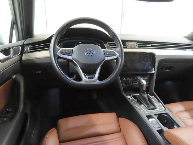 Volkswagen PASSAT VARIANT 1.5 TSI R-LINE BUSINESS+ I TREKHAAK I AUTOMAAT I LEDEREN BEKLEDING I STOELVERWARMING