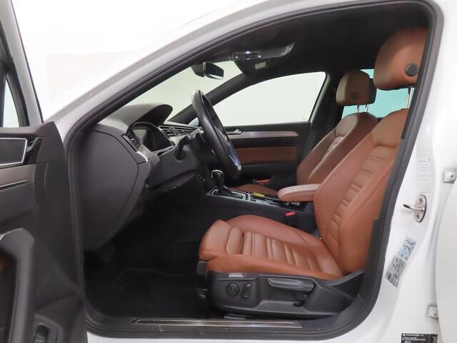 Volkswagen PASSAT VARIANT 1.5 TSI R-LINE BUSINESS+ I TREKHAAK I AUTOMAAT I LEDEREN BEKLEDING I STOELVERWARMING