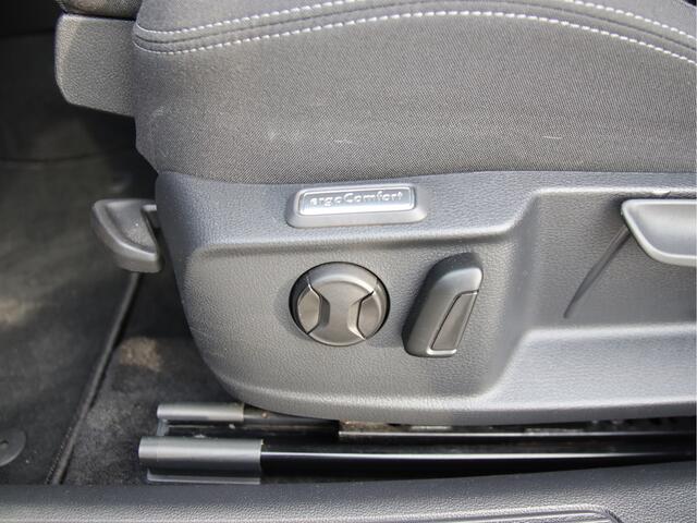 Volkswagen PASSAT Variant 1.5 TSI DSG Business Winterpakkety, trekhaak, FULL LED