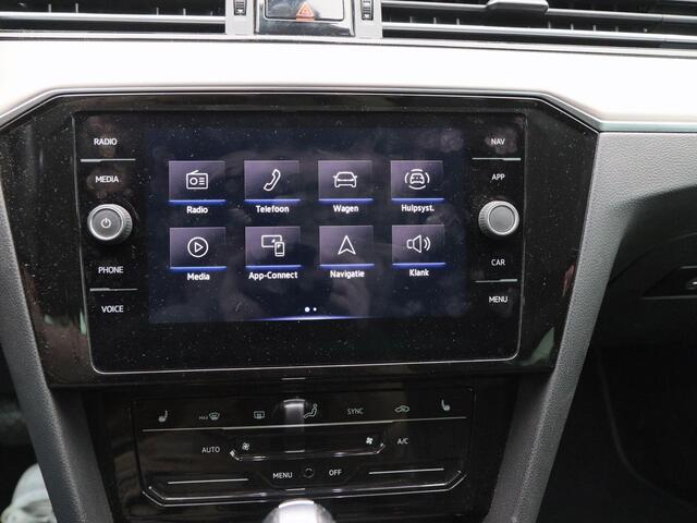 Volkswagen PASSAT Variant 1.5 TSi 150 Pk Automaat Business | Adaptive Cruise | Climate Control | Camera | Trekhaak | Navigatie | Stoelverwarming | 18 Inch