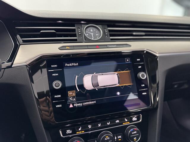 Volkswagen PASSAT Variant 1.4 TSI GTE / Pano / Winterpakket / Trekhaak