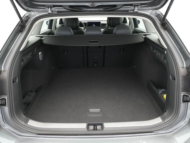 Volkswagen PASSAT Variant 1.5 eTSI 150pk DSG Business Trekhaak Navigatie Camera Massage Android/Carplay