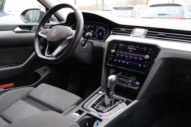 Volkswagen PASSAT Variant 1.5 TSI Automaat Business | Virtual Cockpit | ACC | Camera | Origineel NL |
