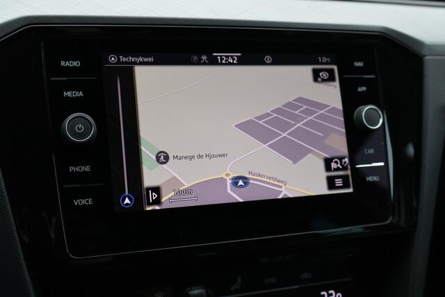 Volkswagen PASSAT Variant 1.5 TSI Automaat Business | Virtual Cockpit | ACC | Camera | Origineel NL |