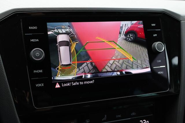 Volkswagen PASSAT Variant 1.5 TSI Automaat Business | Virtual Cockpit | ACC | Camera | Origineel NL |