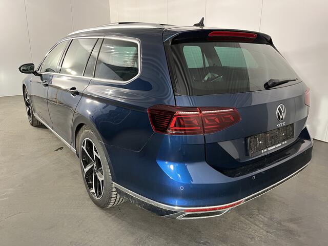 Volkswagen PASSAT Variant 1.4 TSI PHEV GTE / AUTOMAAT/ PANO/ TREKHAAK/ MEMORY SEAT/ ERGO COMFORT/ STUUR+STOELVERWARM./ PARK.SENSOR.V+A/ CAMERA/ ELEK.KLEP/ KEYLESS/ DODEHOEK/ HEAD-UP/ ACC/ APP-CONNECT/ DAB/ NAVI/ LED/ ISOFIX/ 18'' LMV