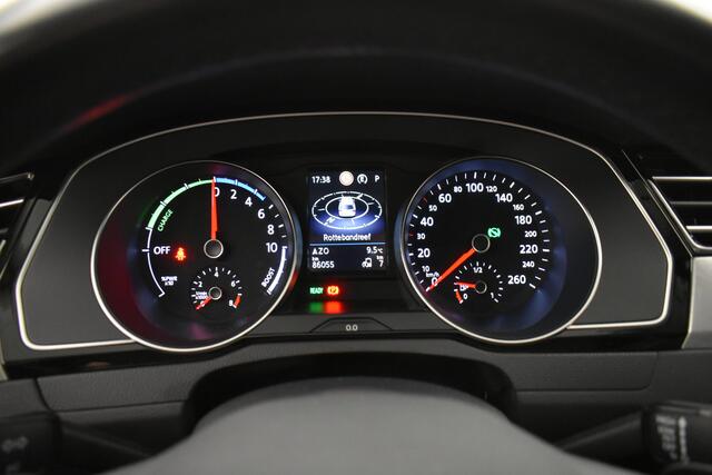 Volkswagen PASSAT 1.4 TSI PHEV GTE el Trekhaak Camera Business uitv