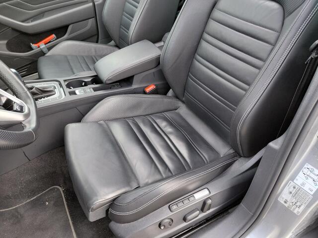 Volkswagen PASSAT Variant 1.5 TSI R-Line Business | Leder | Panoramadak | Trekhaak | VERWACHT |
